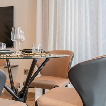 Desert Living Luxury Condo - Jumeirah Living Marina Gate ドバイ エクステリア 写真