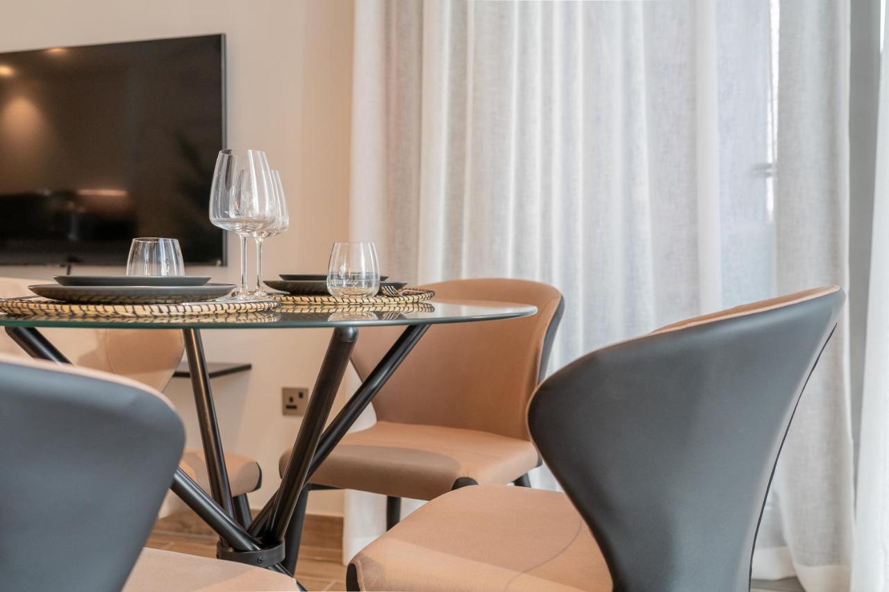 Desert Living Luxury Condo - Jumeirah Living Marina Gate ドバイ エクステリア 写真